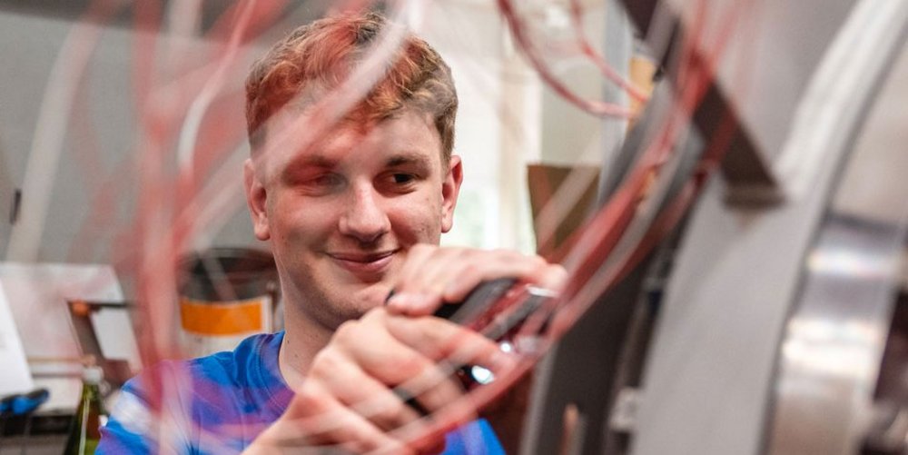 Azubi bei ELMESS: Ein Elektroniker für Betriebstechnik