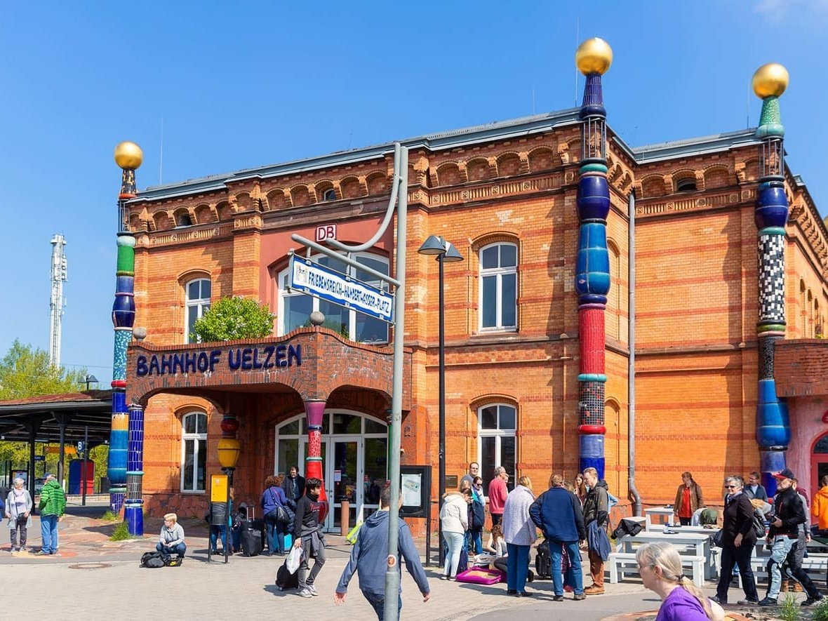 Uelzener Hundertwasserbahnhof